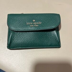 Kate Spade Green Wallet Sleek Design